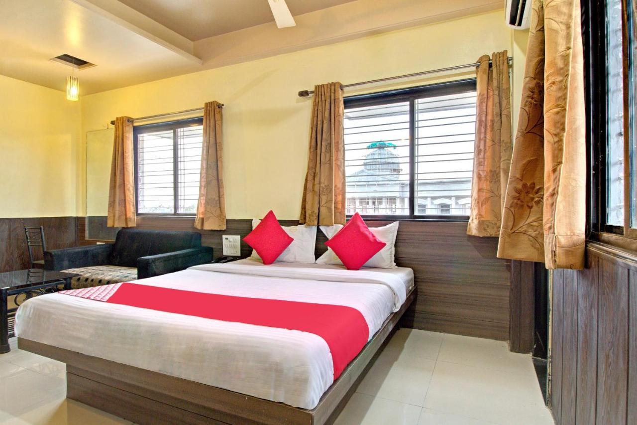 Oyo Slp013 Savan And Sapna Lodging Hotel Solapur Ngoại thất bức ảnh